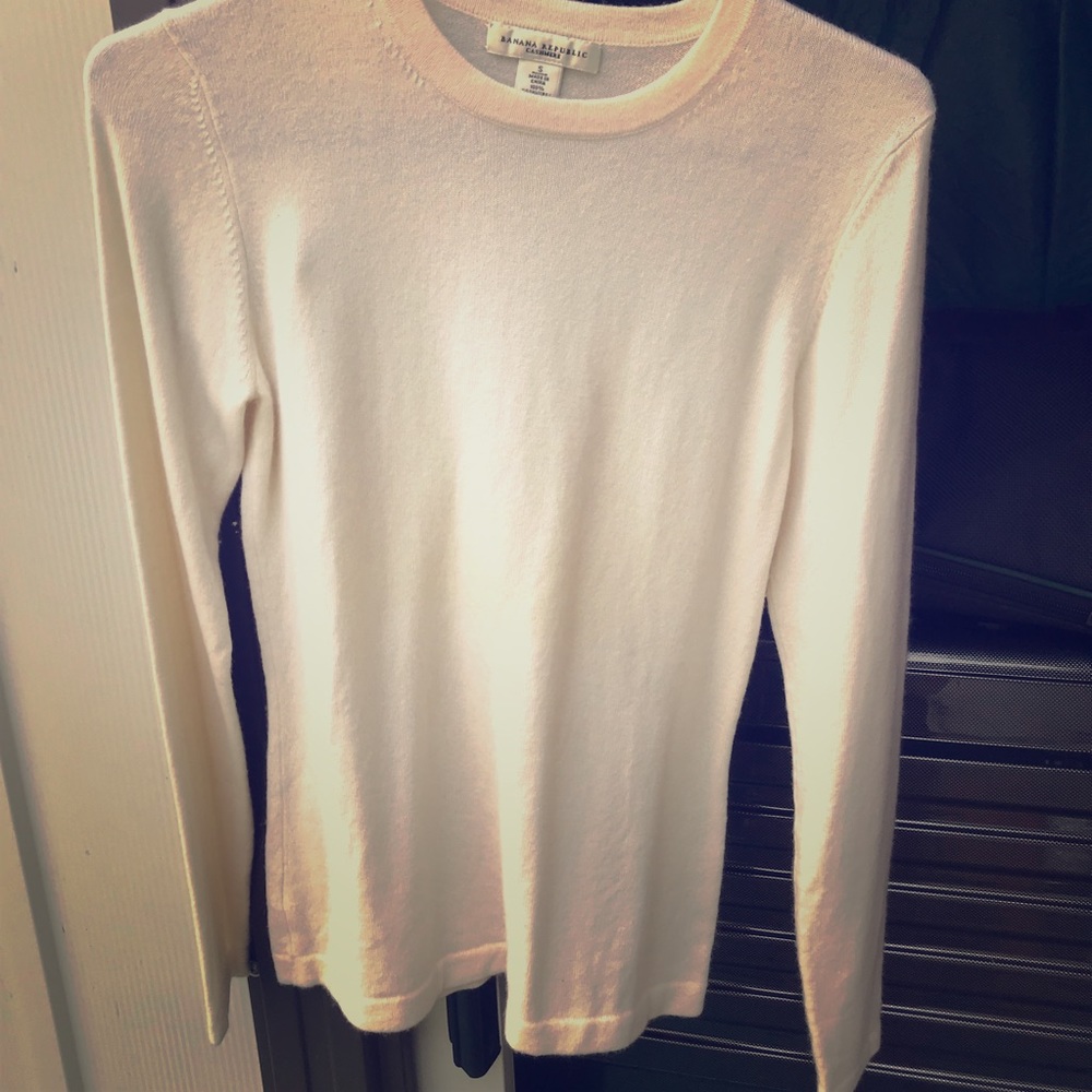 New Cream light weight Cashmere Sweater!